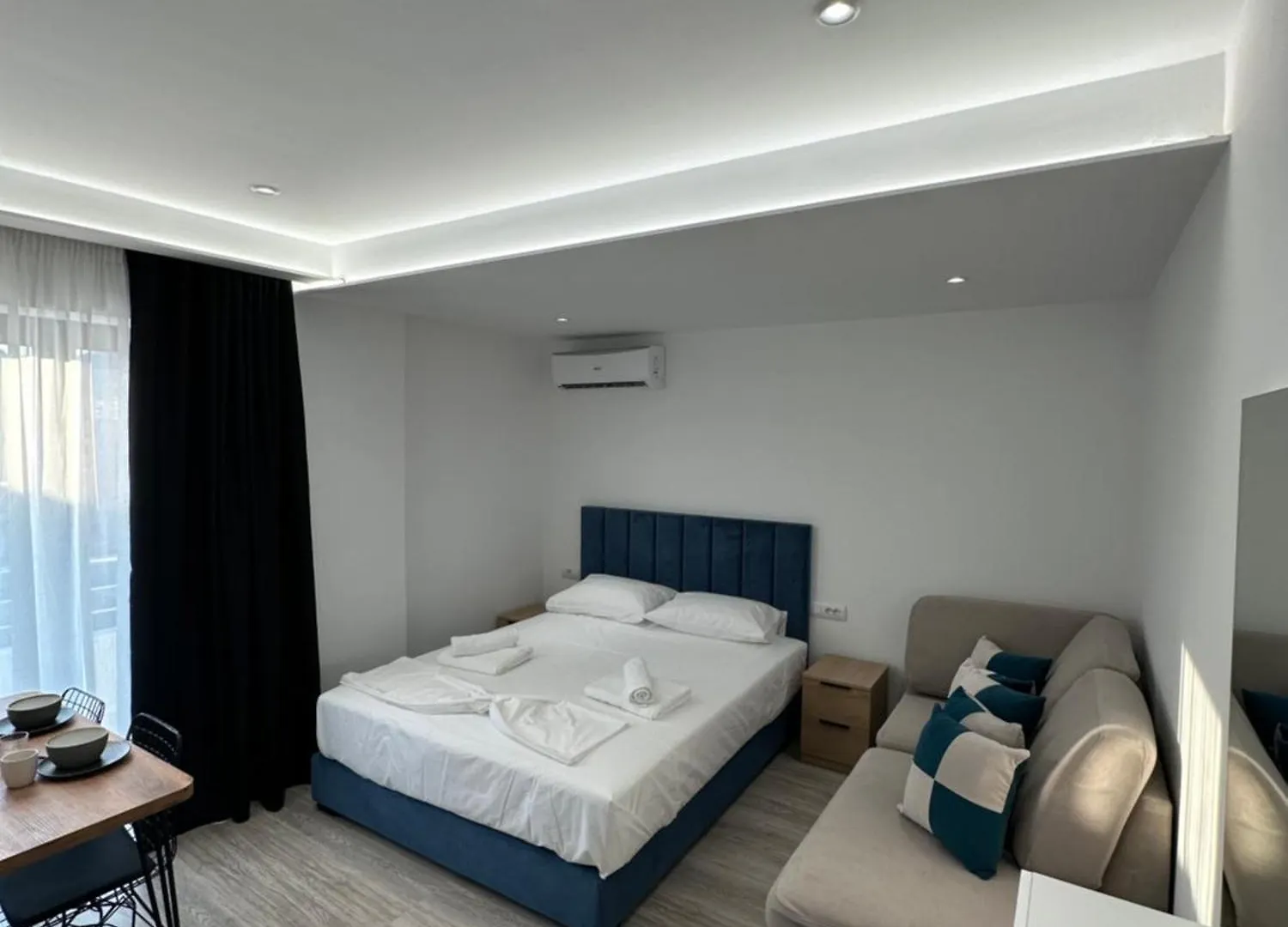 Hotel Io'S Apartments Sarande