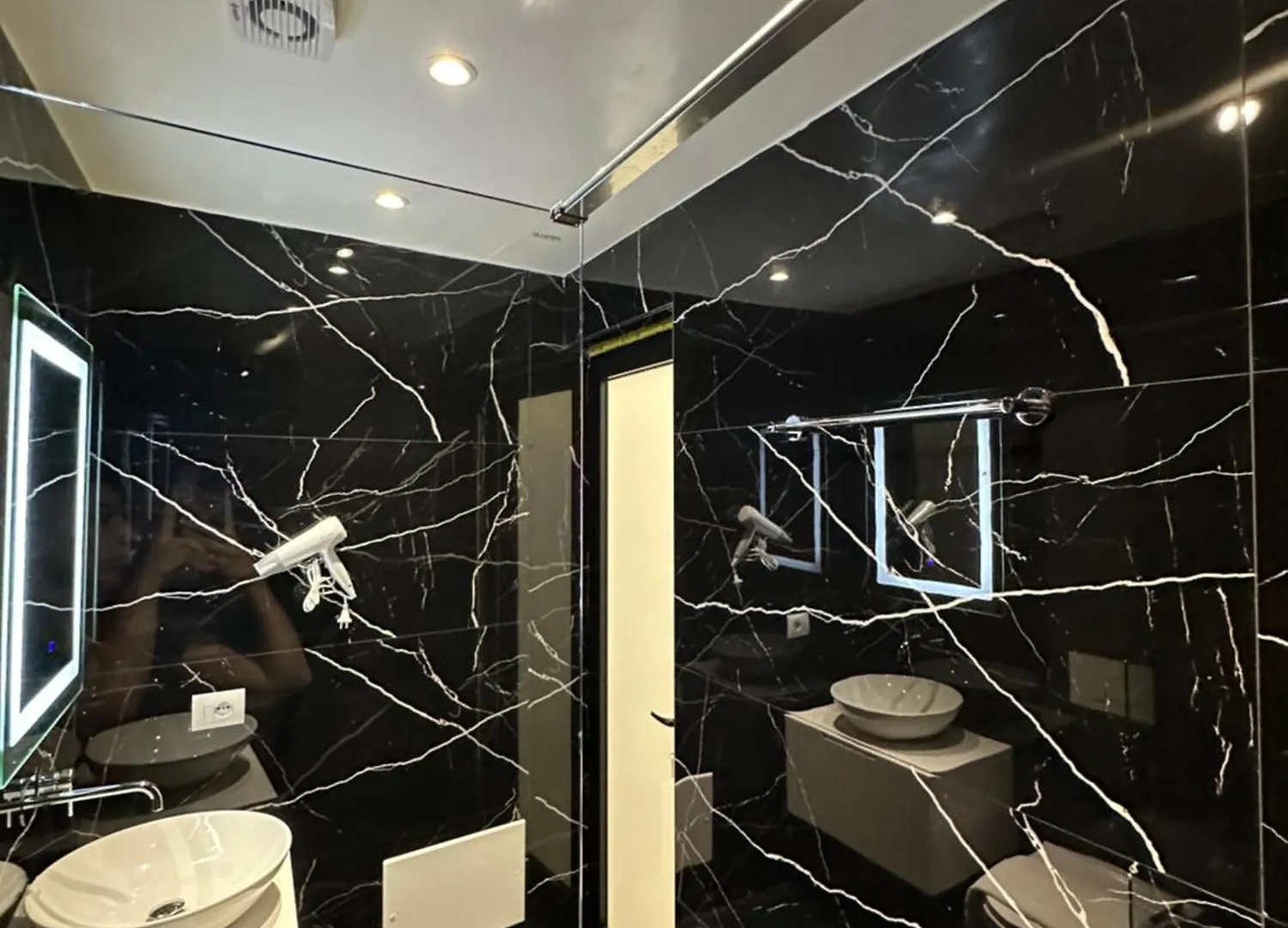 Hotel Io'S Apartments Sarande