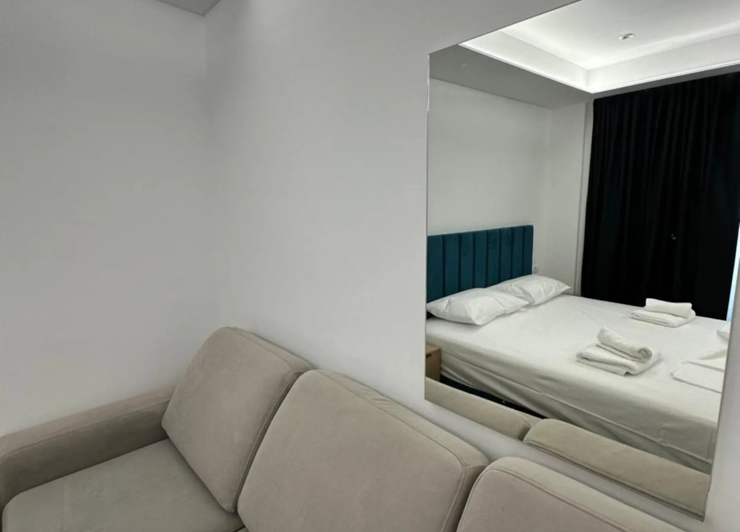 Io'S Apartments Sarande Hotel