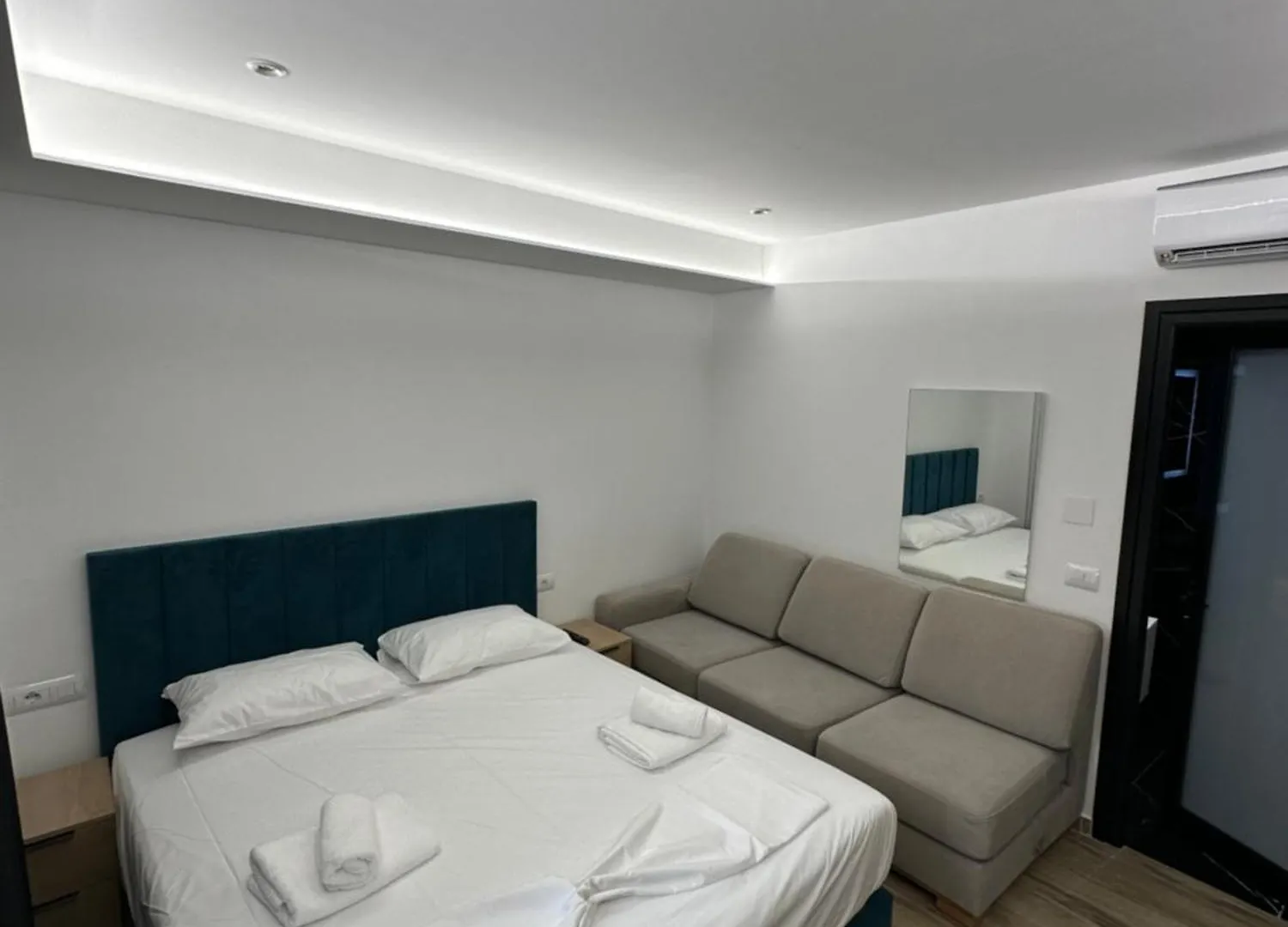 Io'S Apartments Sarande Hotel