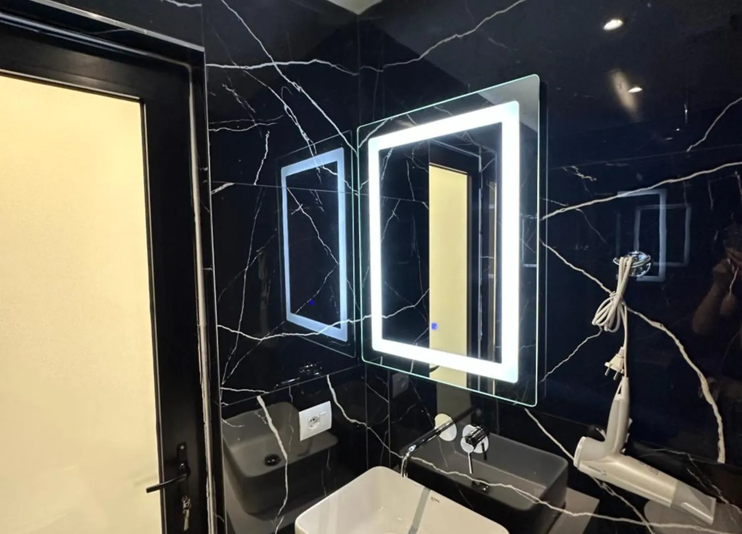 Io'S Apartments Sarande Hotel