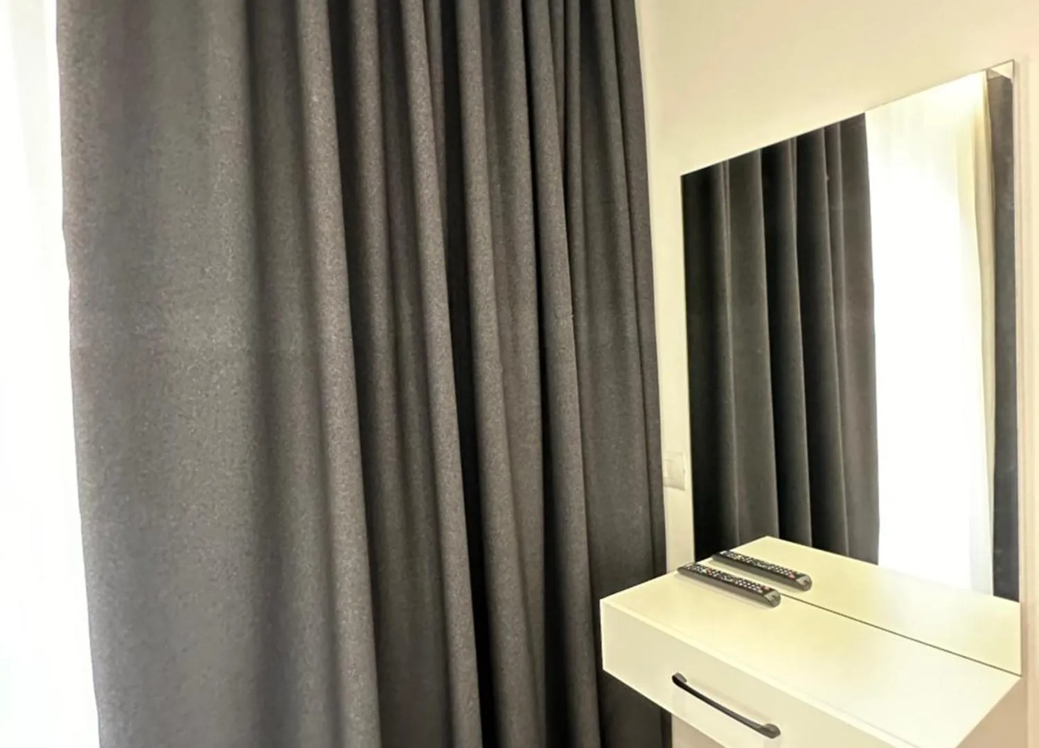 Io'S Apartments Sarande Hotel