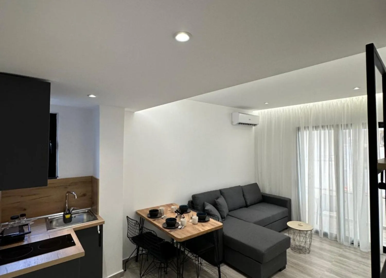 Io'S Apartments Sarande