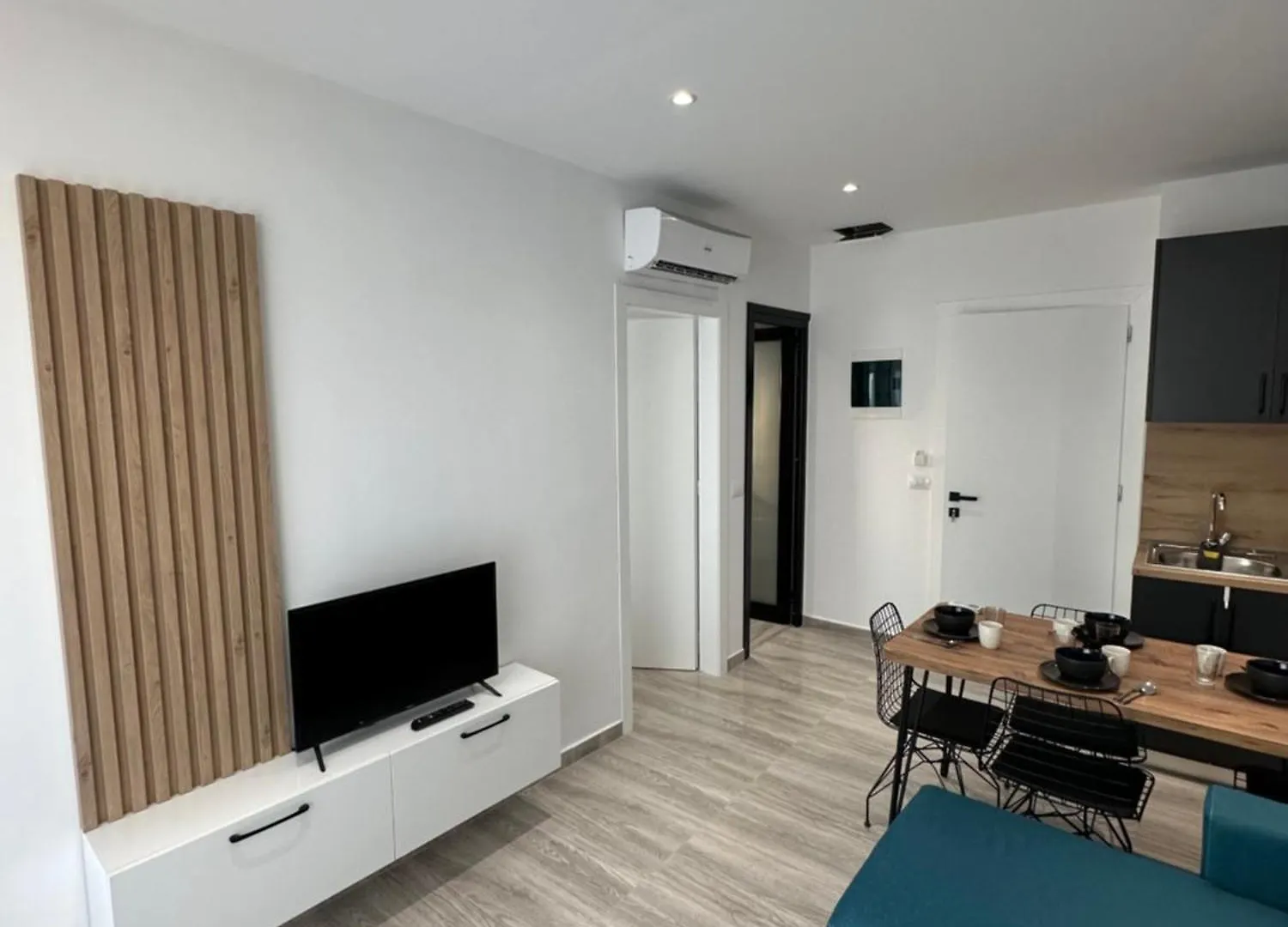 Io'S Apartments Sarande 3*,